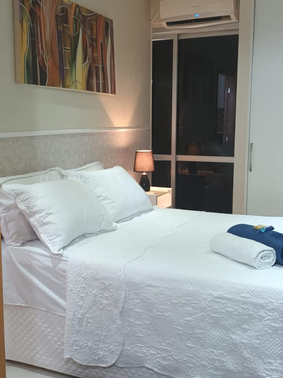 Apto inteiro pertinho do Shopping 1 qto ar cond Apartment in State of Goiás