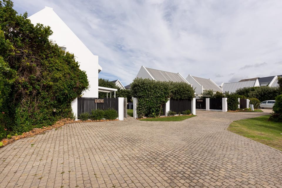 Facade/entrance, Parking