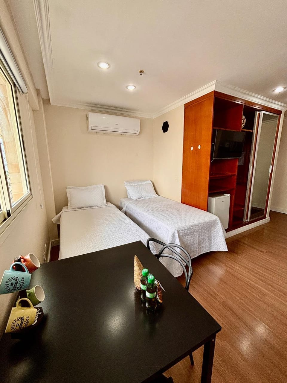 Bed, TV and multimedia, Bedroom, wardrobe, air conditioner