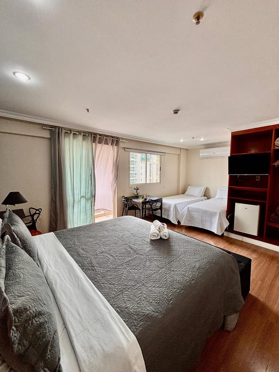 Bed, Bedroom, minibar