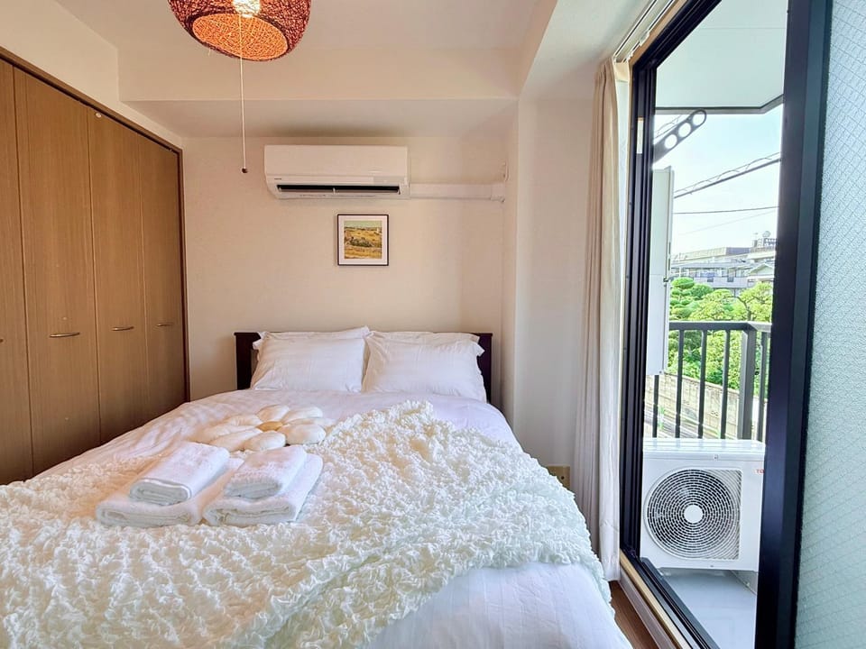 Bed, Bedroom, air conditioner