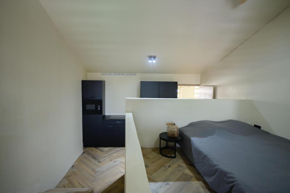 Bed, kitchen
