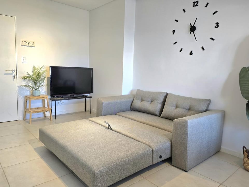Bed, TV and multimedia, Living room
