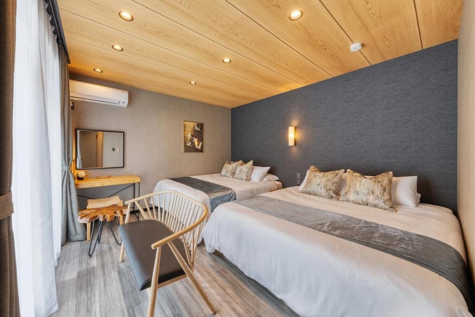 Bed, Photo of the whole room, Bedroom, air conditioner