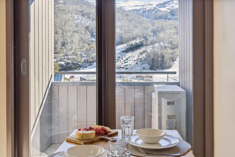 Balcony/Terrace, Dining area, Mountain view