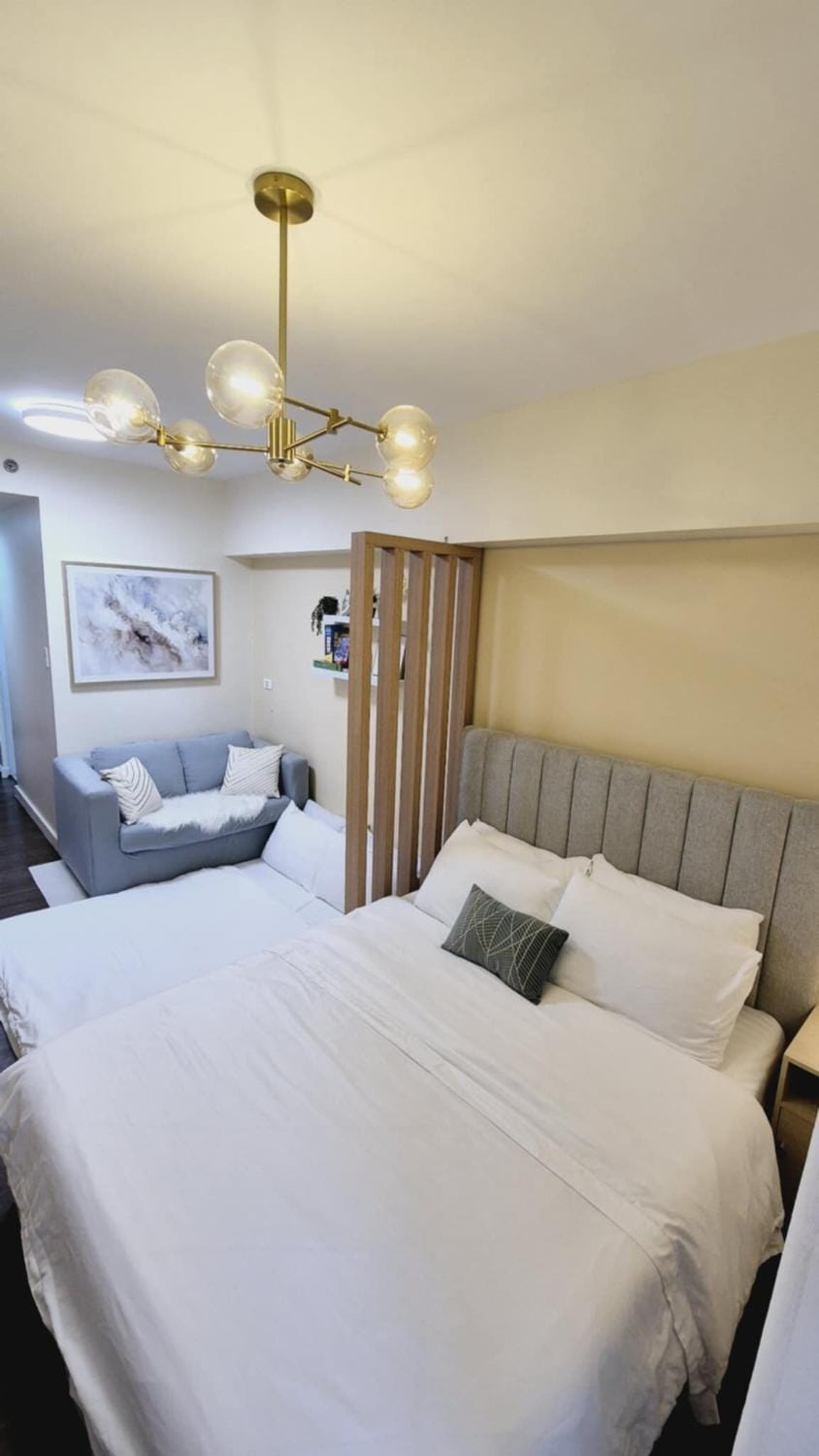 Bed, Living room, Bedroom