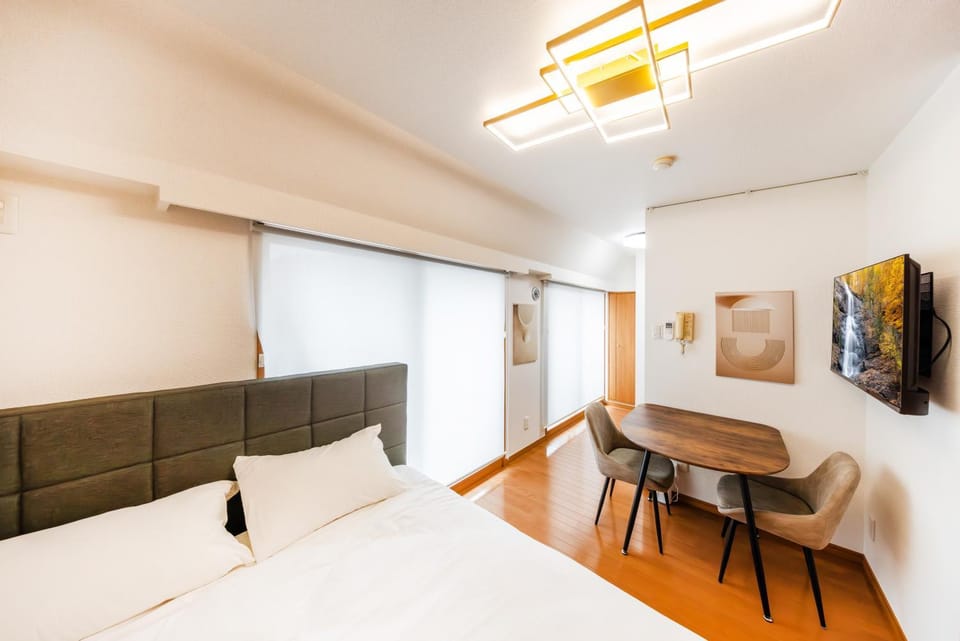 JR Kamata Station is a 3-minute walk, Shinagawa is 7 minutes by train, and Keikyu Kamata Station has direct access to Haneda Airport, Tokyo, Shinagawa, Yokohama, and Ueno Apartment in Yokohama