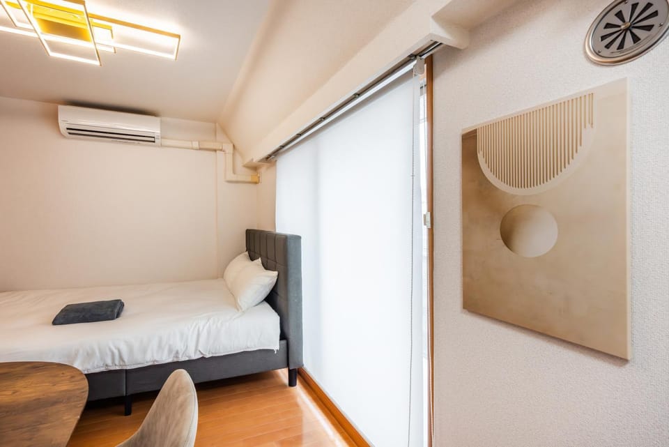JR Kamata Station is a 3-minute walk, Shinagawa is 7 minutes by train, and Keikyu Kamata Station has direct access to Haneda Airport, Tokyo, Shinagawa, Yokohama, and Ueno Apartment in Yokohama