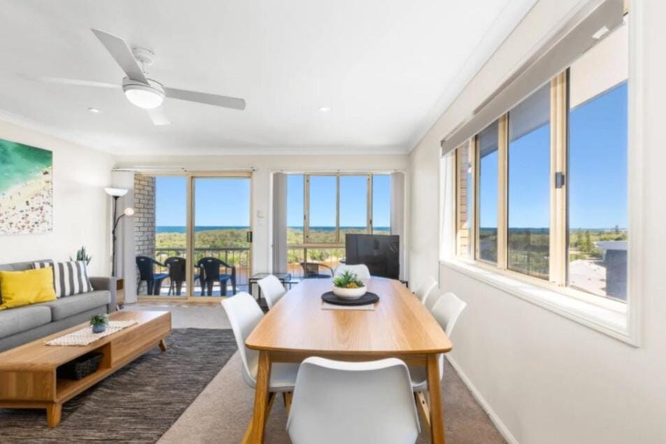 Day, Natural landscape, View (from property/room), Balcony/Terrace, Living room, Seating area, Dining area
