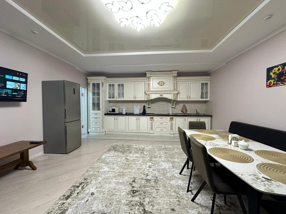 Dining area, kitchen