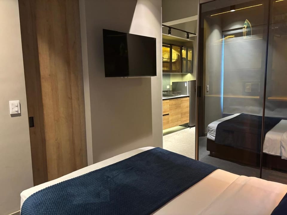Bed, TV and multimedia, Photo of the whole room, Bedroom, wardrobe