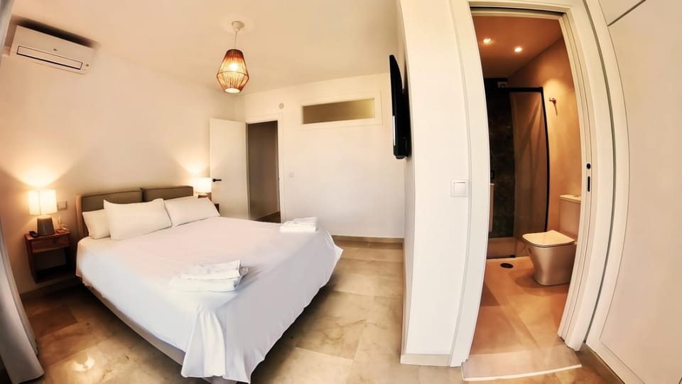 Bathroom, Balcony/Terrace, Bedroom, Sea view, air conditioner
