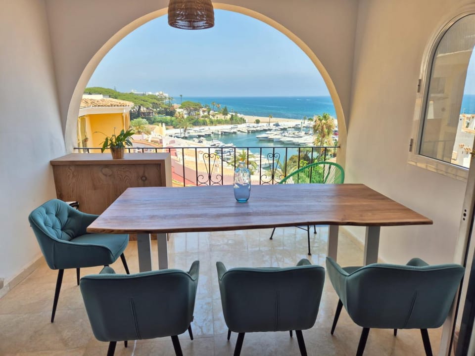 Natural landscape, View (from property/room), Balcony/Terrace, Sea view