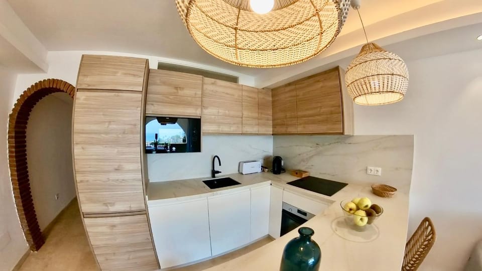 TV and multimedia, Coffee/tea facilities, Dining area, dishwasher, microwave, minibar, oven, stove, toaster, washing machine, washing machine