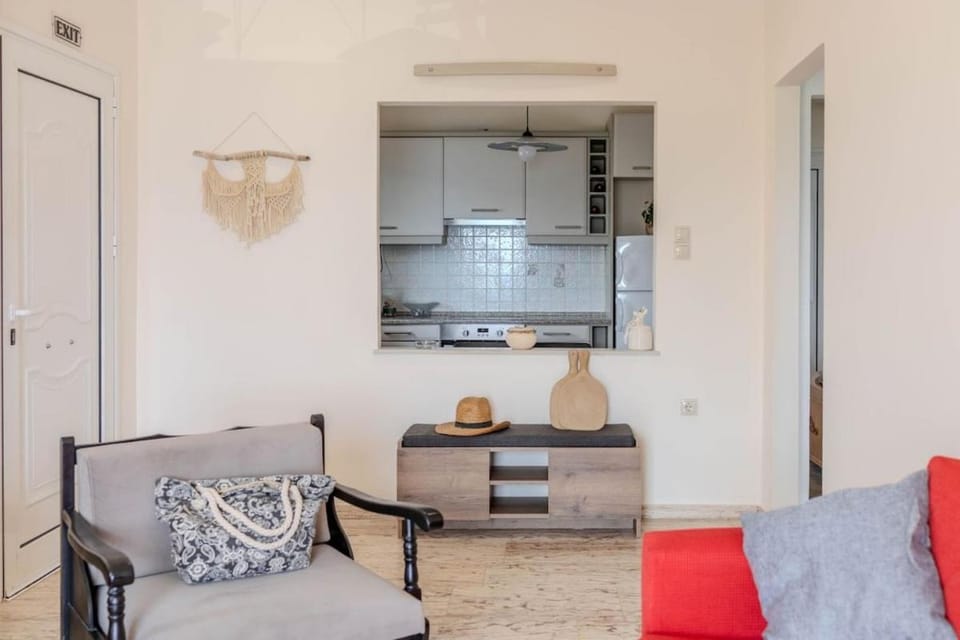 Kitchen or kitchenette, Living room, Seating area