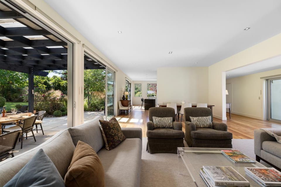 Living room, Seating area, Dining area, Garden view, fireplace
