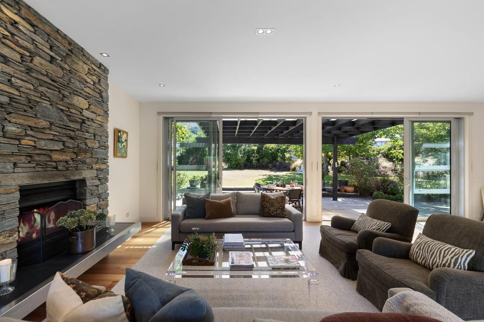 Living room, Seating area, fireplace