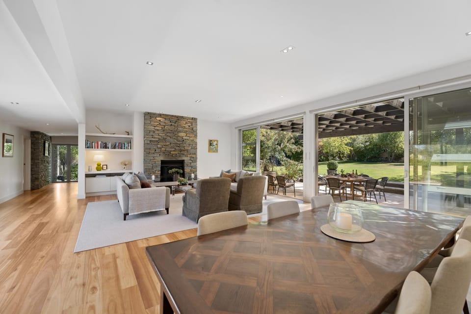 Living room, Seating area, Dining area, Garden view, Entertainment, fireplace