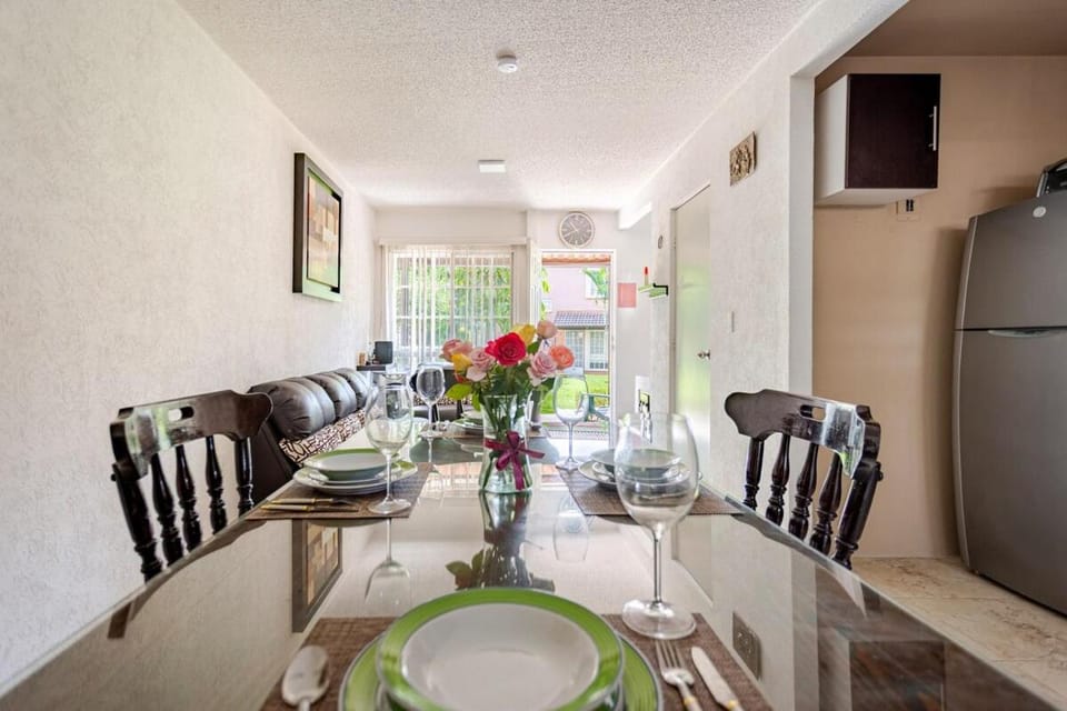 Hermosa casa, alberca, niños, mascota, jardín, facturamos House in Cuernavaca