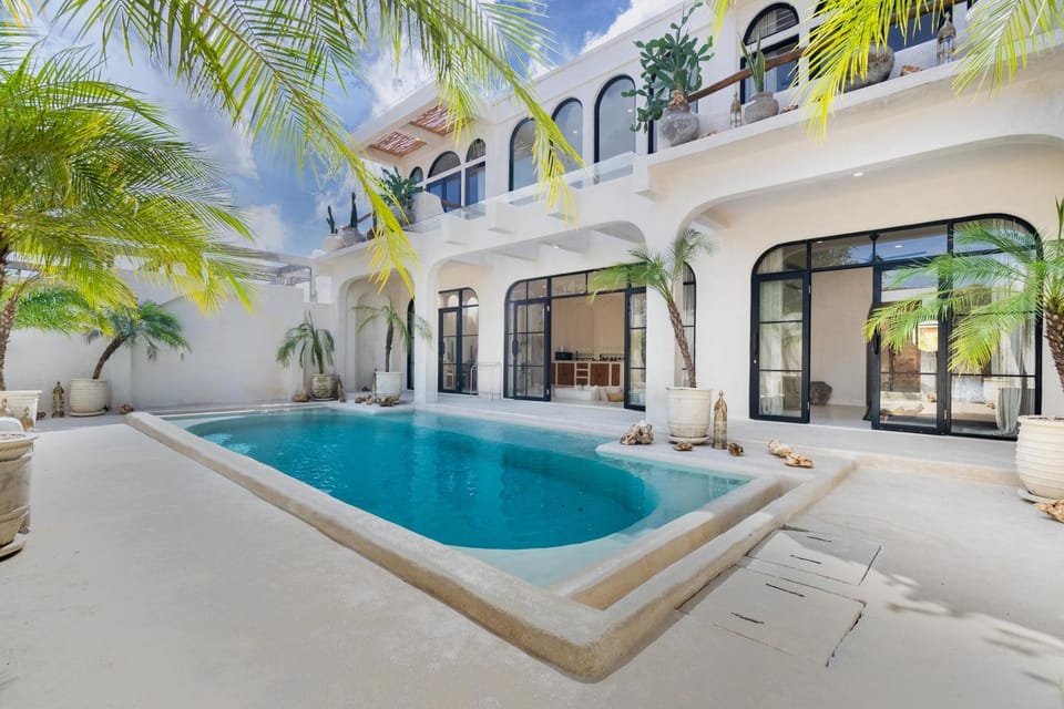 Property building, Day, Pool view, Swimming pool