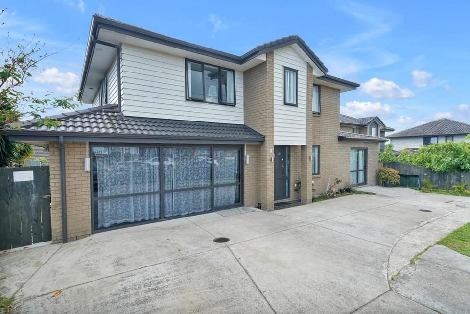 Spacious Home Near Airport House in Auckland