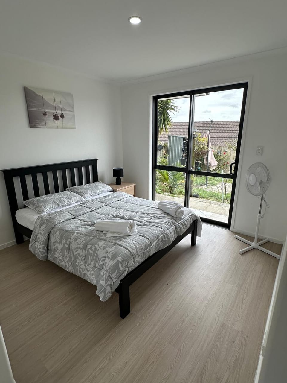 Bed, Photo of the whole room, Bedroom, towels