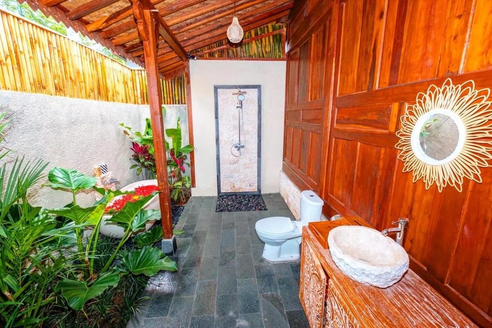 Araminta wooden villa Apartment in Tampaksiring