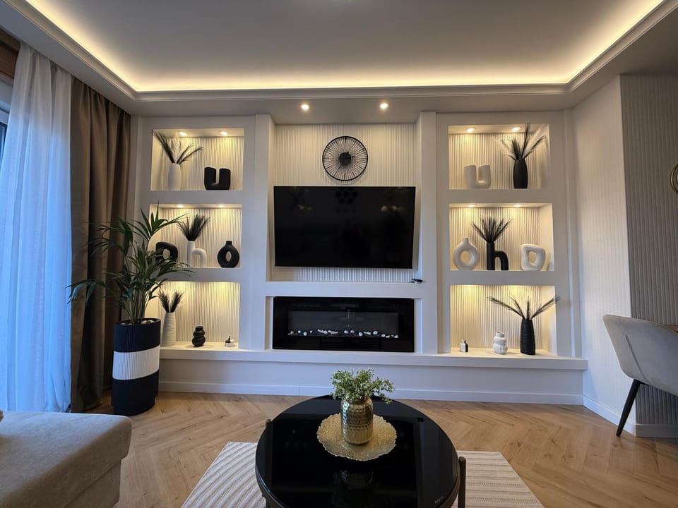 Communal lounge/ TV room, TV and multimedia, Living room