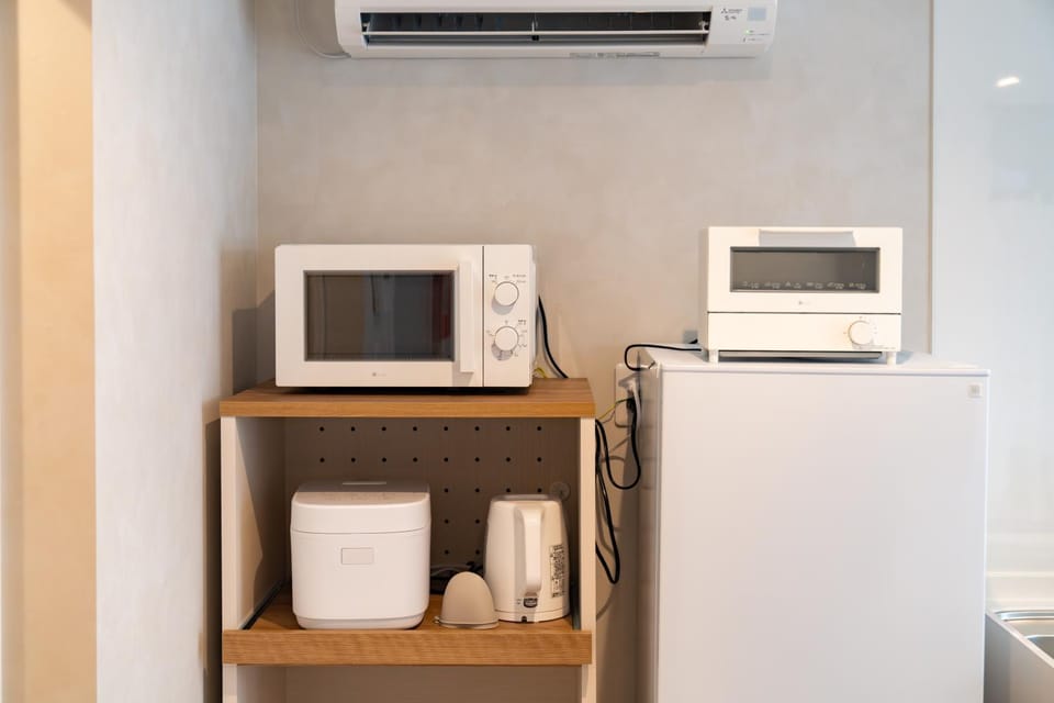 Kitchen or kitchenette, oven