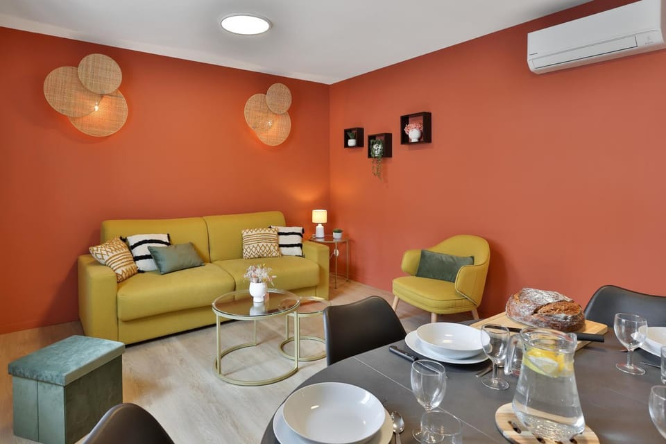 Living room, Dining area