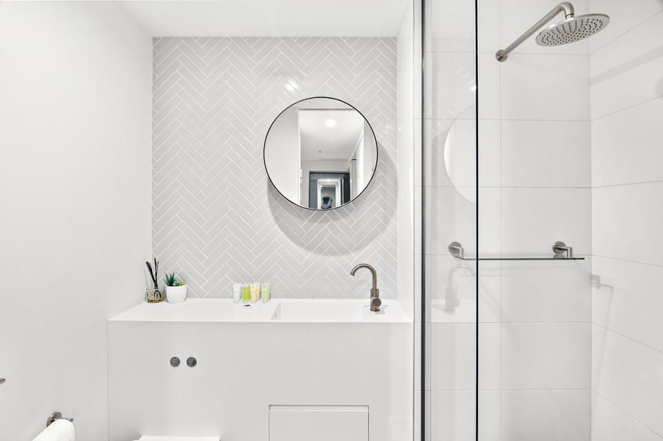 Lavish 2-Bedroom City Apartment with Pool, Sauna, Gym Apartment in Melbourne