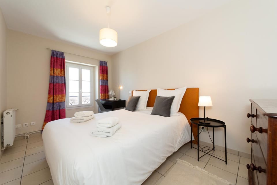 Bed, Photo of the whole room, Bedroom, heating