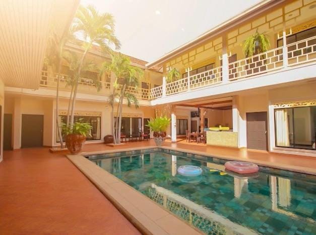 Property building, Day, Pool view, Swimming pool