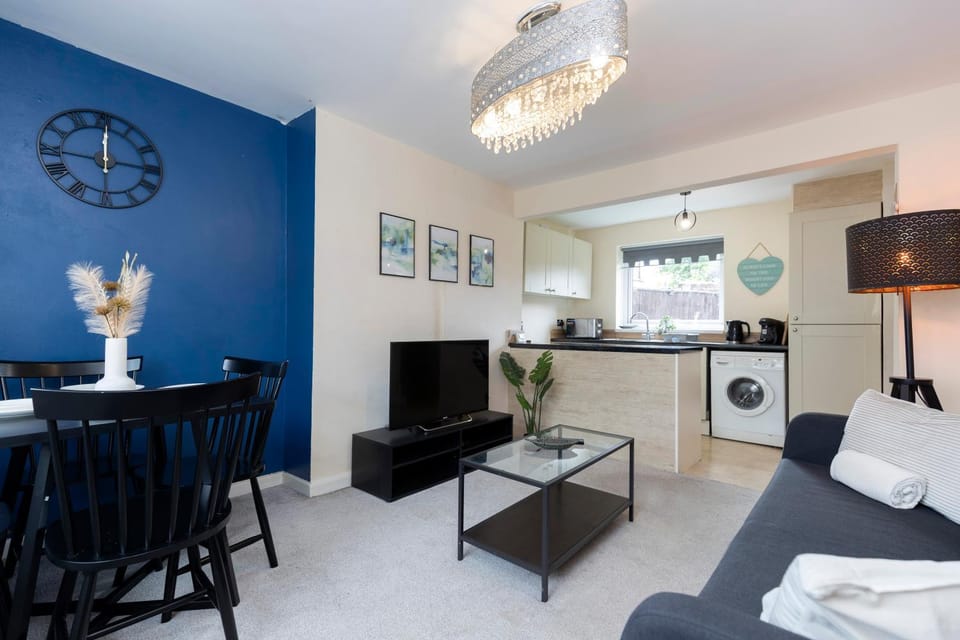 Communal lounge/ TV room, TV and multimedia, Kitchen or kitchenette, Living room, Seating area, Dining area, Evening entertainment, dishwasher, washing machine