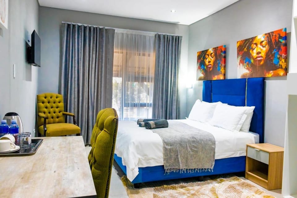 Bed, TV and multimedia, Photo of the whole room, internet