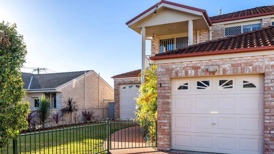 Shoal Bay Townhouse with Spa House in Shoal Bay