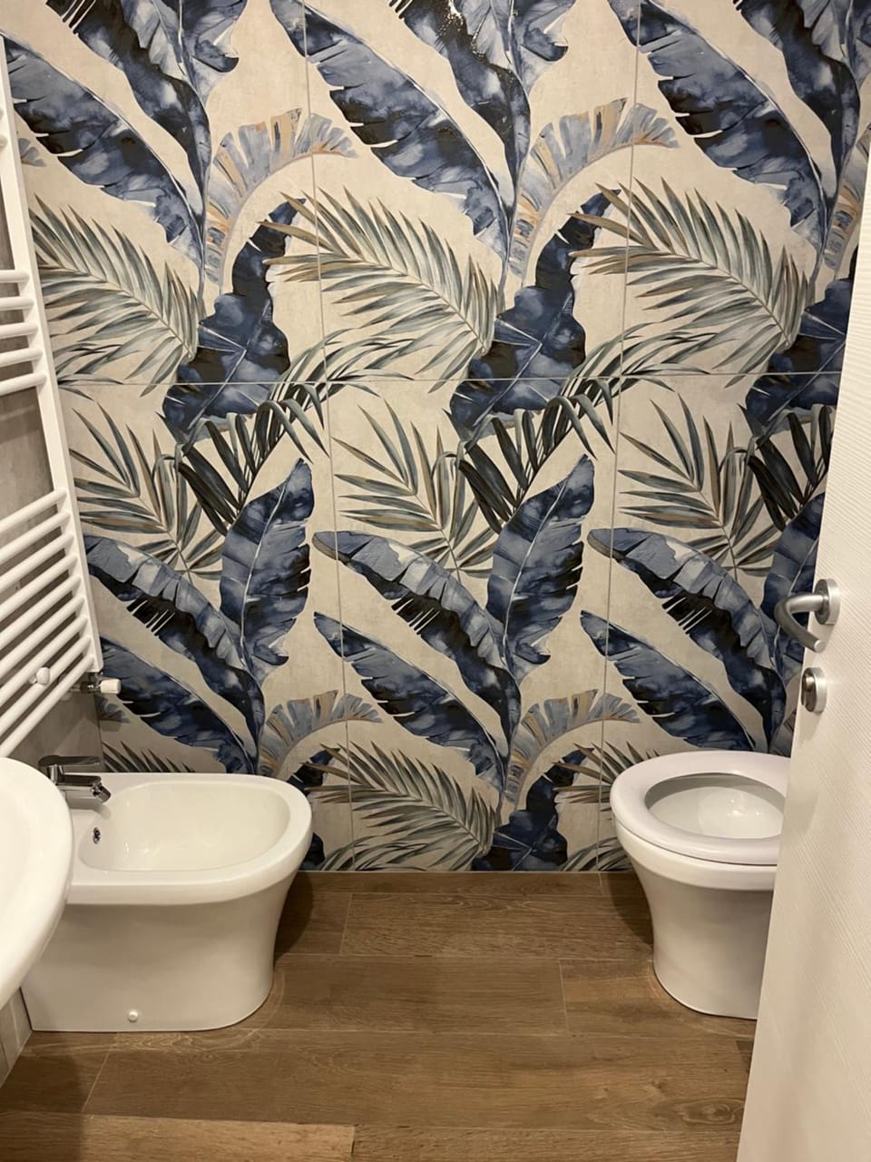 Toilet, bidet