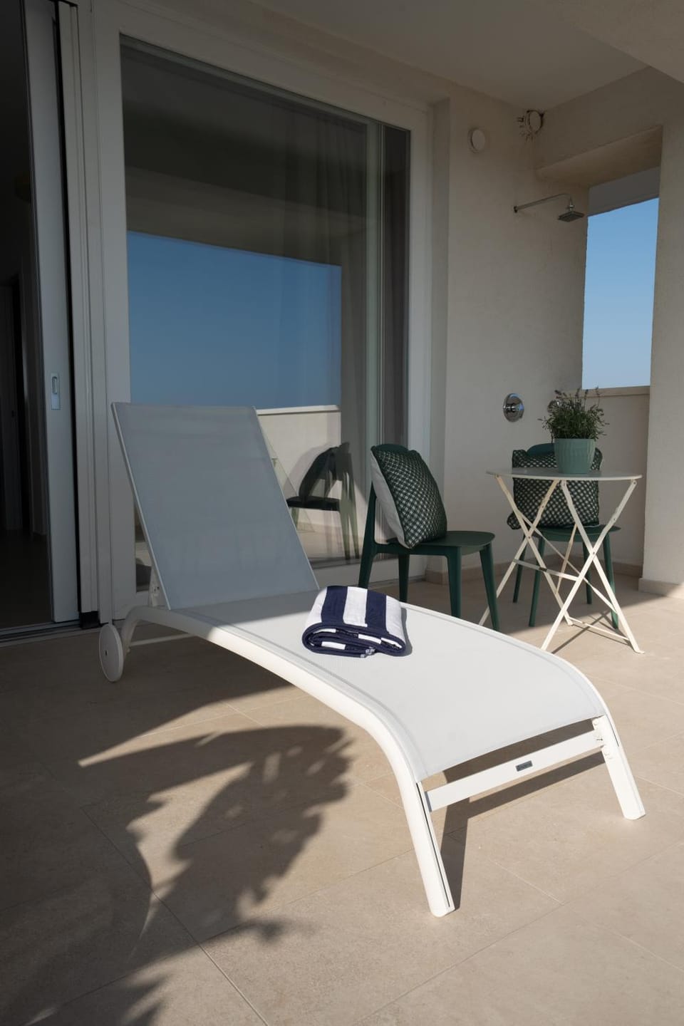 Balcony/Terrace, sunbed