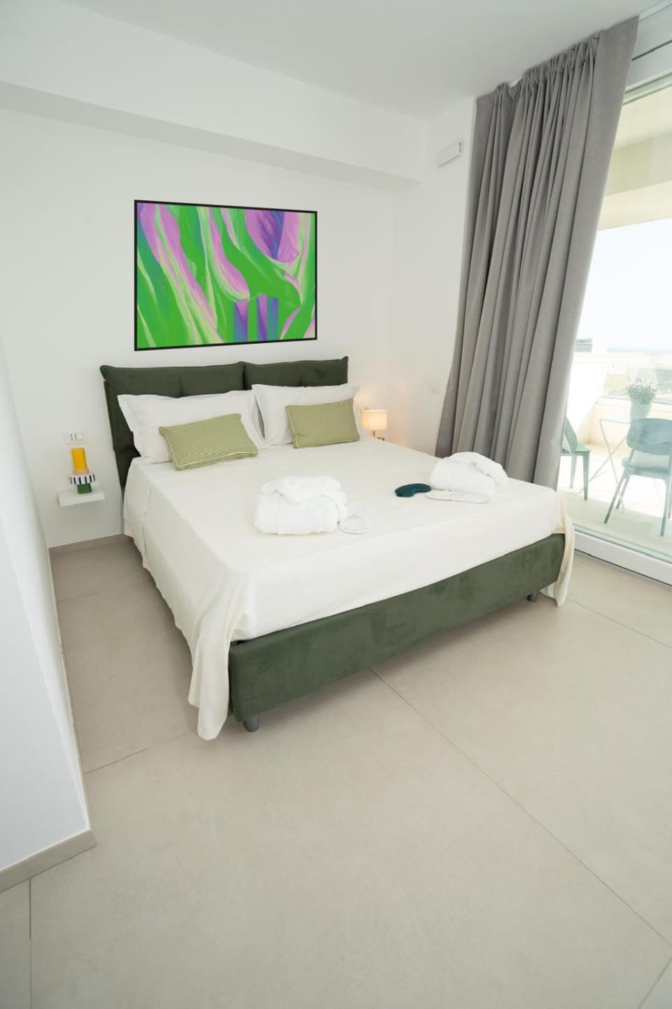 Bed, TV and multimedia, View (from property/room), Photo of the whole room, Bedroom, minibar, towels, wardrobe, air conditioner, air conditioner