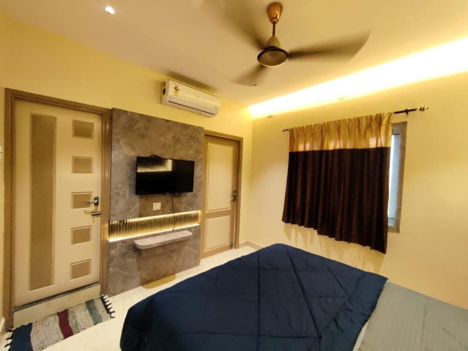 Bed, TV and multimedia, Bedroom, air conditioner