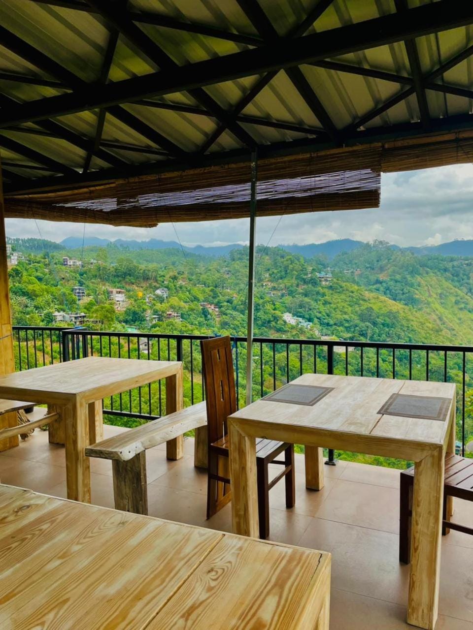 Restaurant/places to eat, Dining area