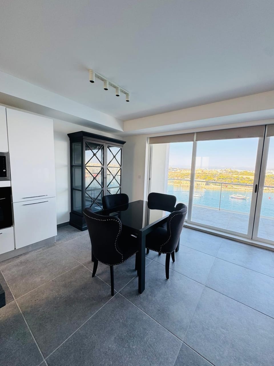 Natural landscape, View (from property/room), Balcony/Terrace, Seating area, Dining area