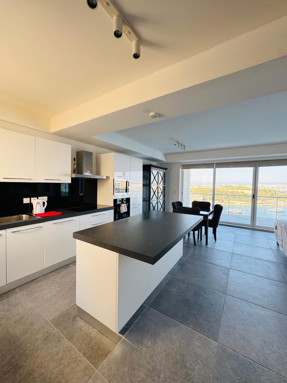 Kitchen or kitchenette, Dining area, stove