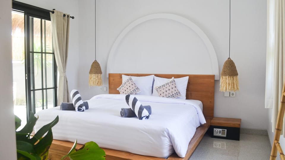 Bed, Bedroom, towels