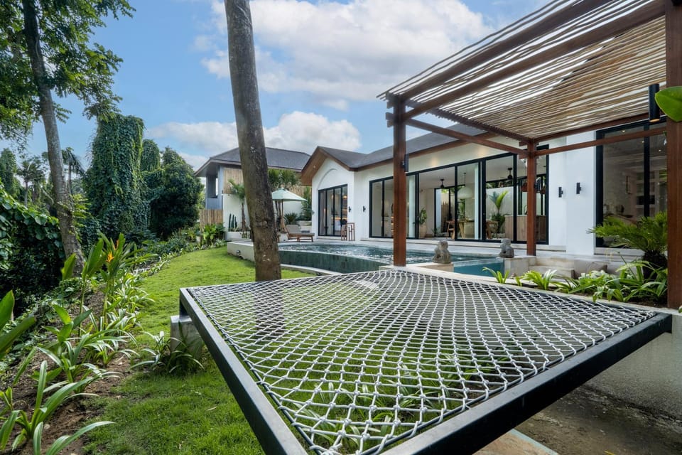 Property building, Garden, Seating area, Garden view