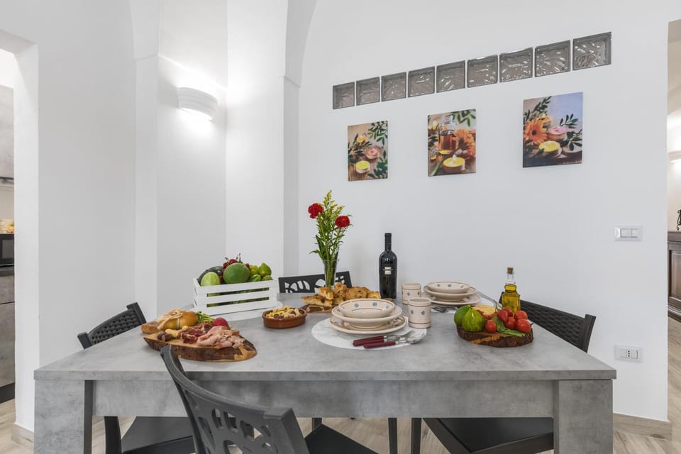 Dining area, Lunch