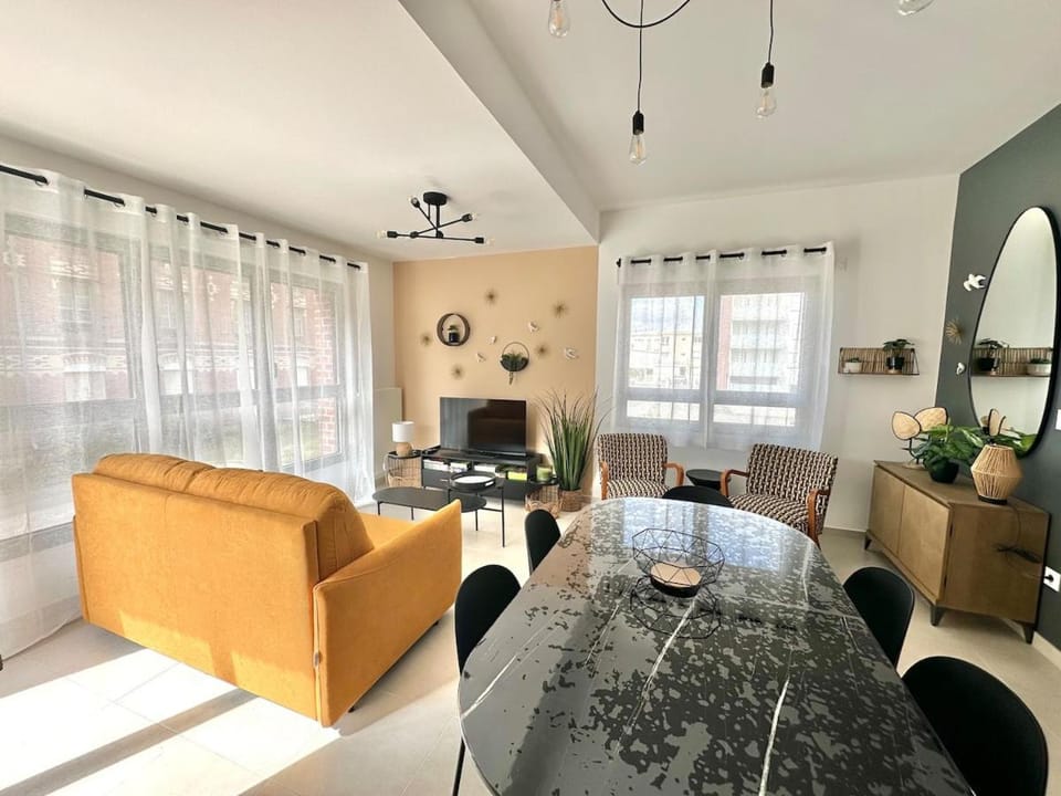 TV and multimedia, Living room, Dining area