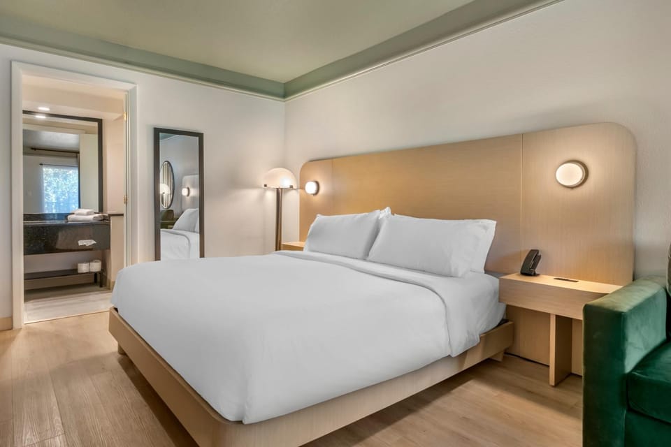 Bed, Photo of the whole room