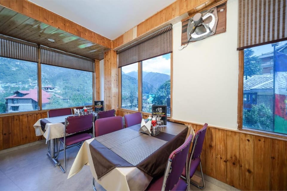 Restaurant/places to eat, Seating area