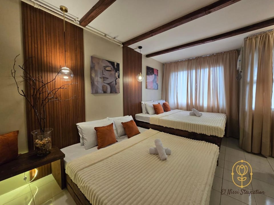 El Nissi Staycation, THE DELUXE CABIN, Enchanted Kingdom Cabin in Santa Rosa